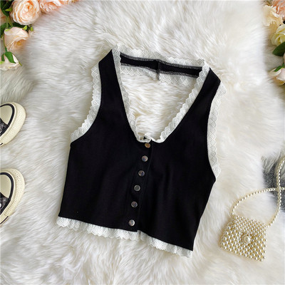 Napi rövid női felső gombokkal és csipkével