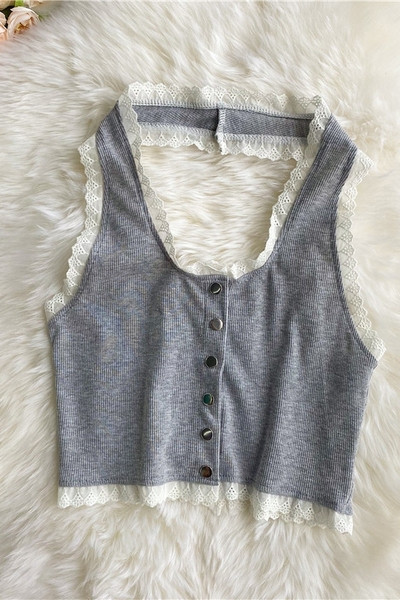 Napi rövid női felső gombokkal és csipkével