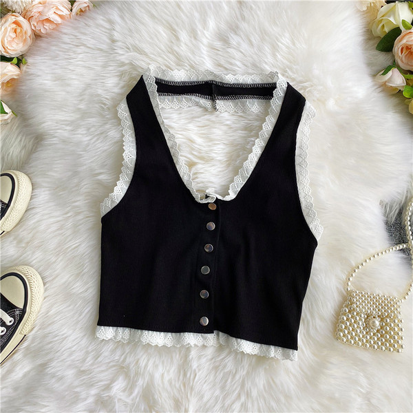 Napi rövid női felső gombokkal és csipkével