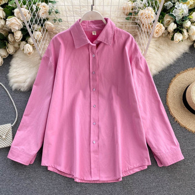 Mitmes värvitoonis klassikalise kraega naiste vabaajasärk