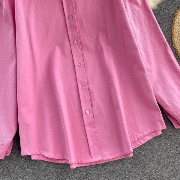 Mitmes värvitoonis klassikalise kraega naiste vabaajasärk