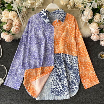 Naiste vabaajasärk klassikalise krae ja kolme värvi nööpidega