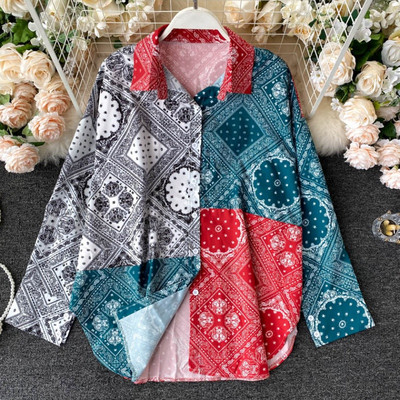 Naiste vabaajasärk klassikalise krae ja kolme värvi nööpidega