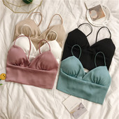 Κοντό γυναικείο αμάνικο μπλουζάκιμε λαιμόκοψη και λεπτές τιράντες