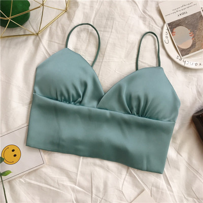 Κοντό γυναικείο αμάνικο μπλουζάκιμε λαιμόκοψη και λεπτές τιράντες