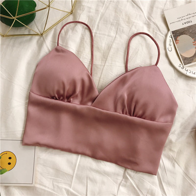 Κοντό γυναικείο αμάνικο μπλουζάκιμε λαιμόκοψη και λεπτές τιράντες