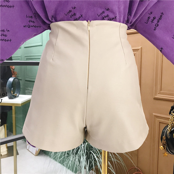 Pantaloni scurti de dama din imitatie de piele cu talie inalta si fermoare