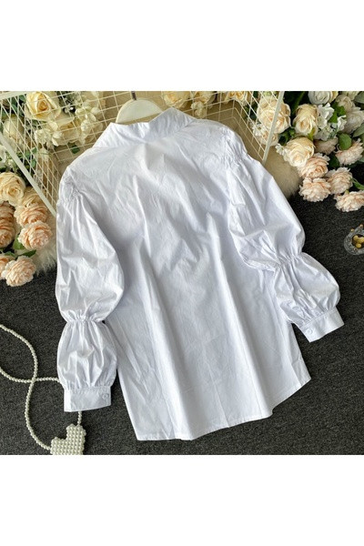 Klassikalise valge ja musta kraega naiste vabaajasärk