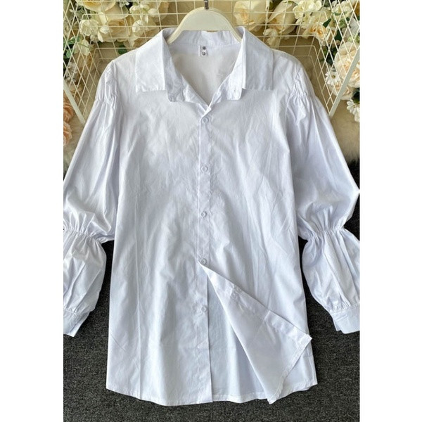 Klassikalise valge ja musta kraega naiste vabaajasärk