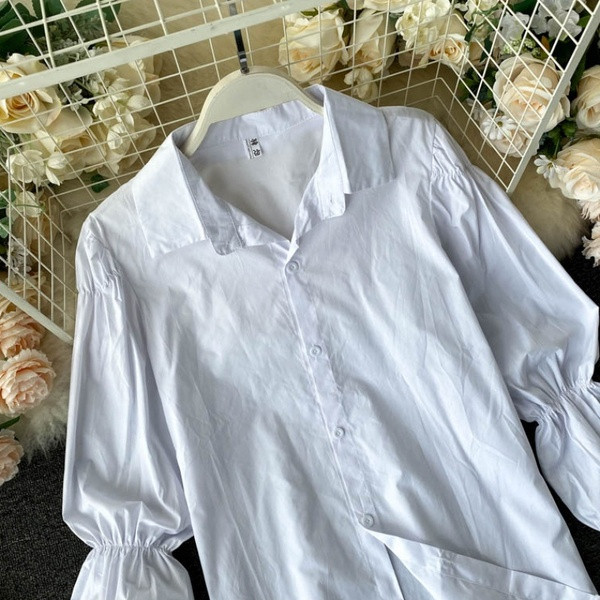 Klassikalise valge ja musta kraega naiste vabaajasärk