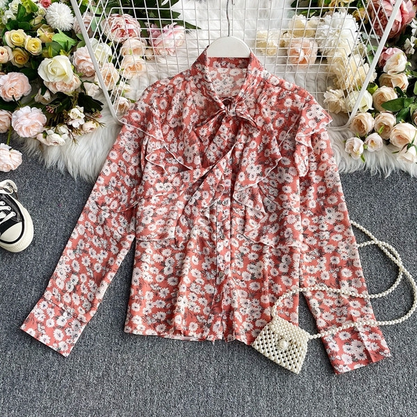 Cămașă modernă de damă cu model floral și guler înalt