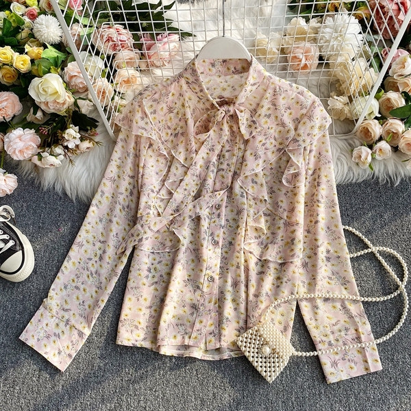 Cămașă modernă de damă cu model floral și guler înalt