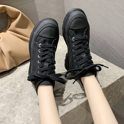 Γυναικεία μαύρα αθλητικά παπούτσια με κορδόνια και επίπεδη σόλα