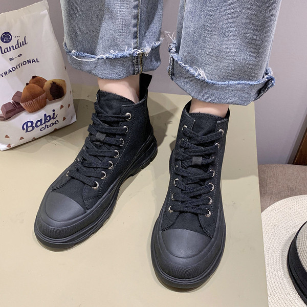 Γυναικεία μαύρα αθλητικά παπούτσια με κορδόνια και επίπεδη σόλα