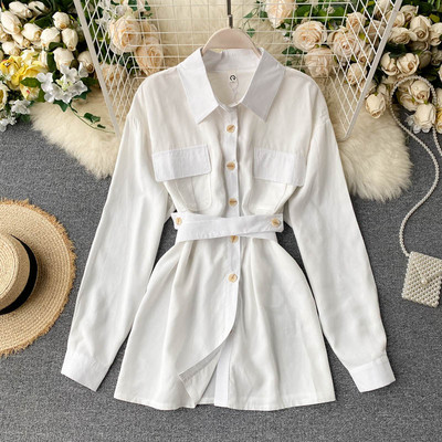 Moodne naiste särk nööpide ja vööga