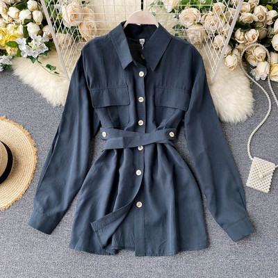 Moodne naiste särk nööpide ja vööga