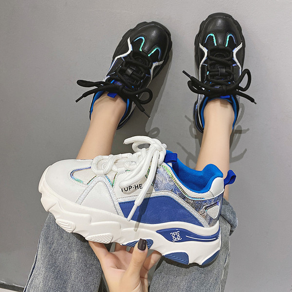 Γυναικεία αθλητικά παπούτσια με ψηλά πέλματα και κορδόνια