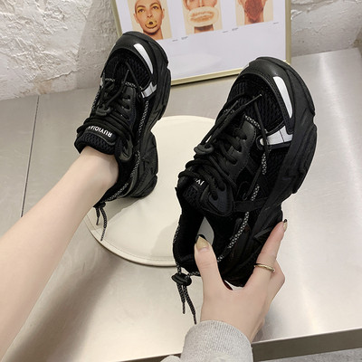 Γυναικεία αθλητικά παπούτσια με πλέγμα και κορδόνια