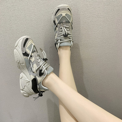 Γυναικεία αθλητικά παπούτσια με πλέγμα και κορδόνια