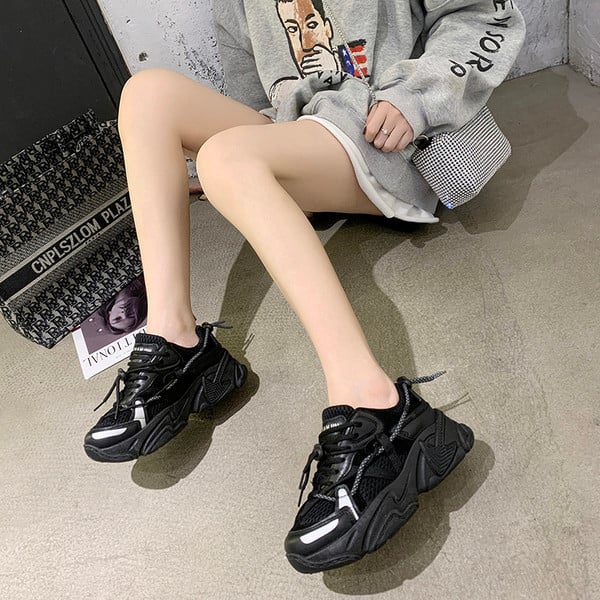 Γυναικεία αθλητικά παπούτσια με πλέγμα και κορδόνια