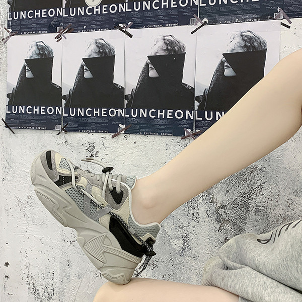 Γυναικεία αθλητικά παπούτσια με πλέγμα και κορδόνια