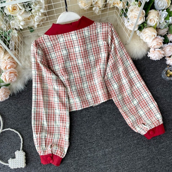 Naiste ruuduline särk klassikalise krae ja nööpidega