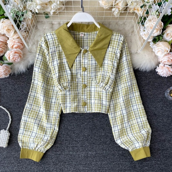 Naiste ruuduline särk klassikalise krae ja nööpidega