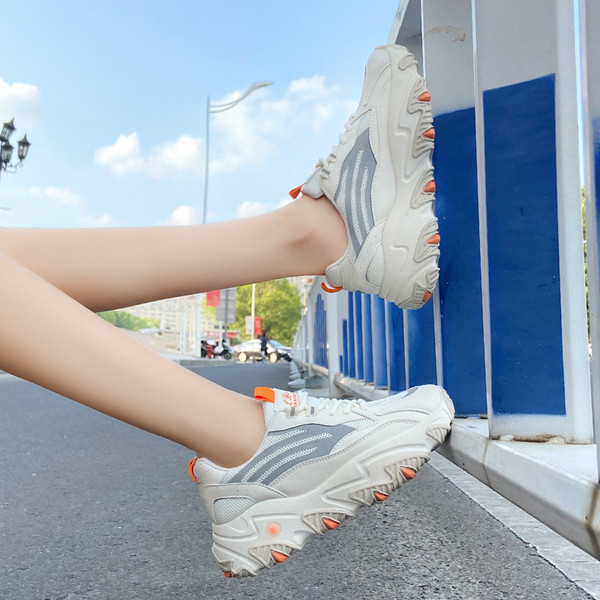 Γυναικεία αθλητικά παπούτσια με κορδόνια και πλέγμα