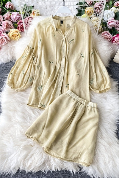 Női korszerű szoknya és ing szett