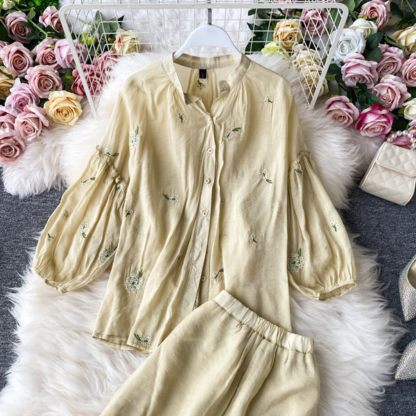 Női korszerű szoknya és ing szett