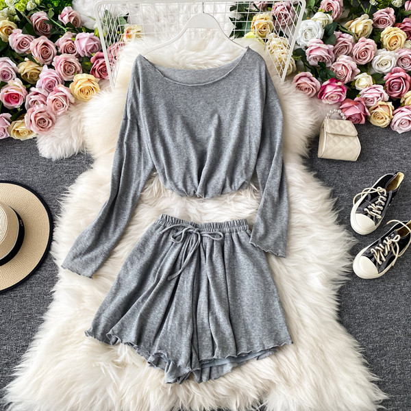 Set casual dama model simplu de pantaloni scurti si bluza