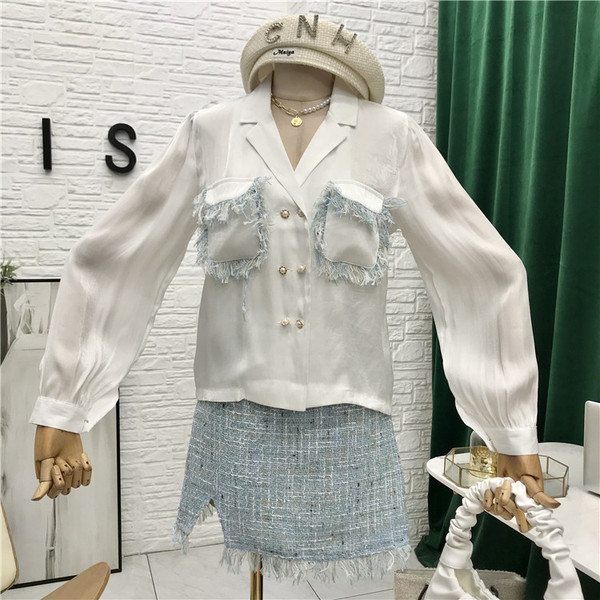 Stiilne naiste komplekt, mis sisaldab pikkade varrukatega särki ja seelikut