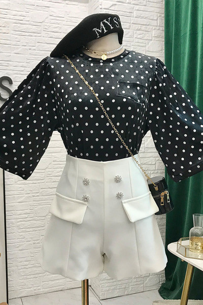 Uus kõrge vöökoha ja nööpidega lühikeste pükste mudel