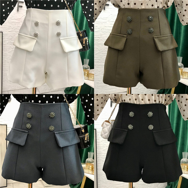 Uus kõrge vöökoha ja nööpidega lühikeste pükste mudel