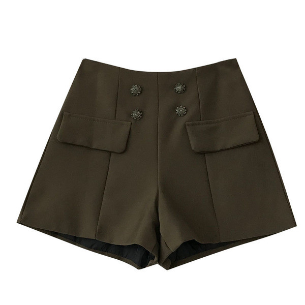 Uus kõrge vöökoha ja nööpidega lühikeste pükste mudel