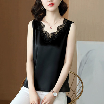 Μοντέρνα γυναικεία μπλούζα με δαντέλα και φαρδιά τιραντάκια