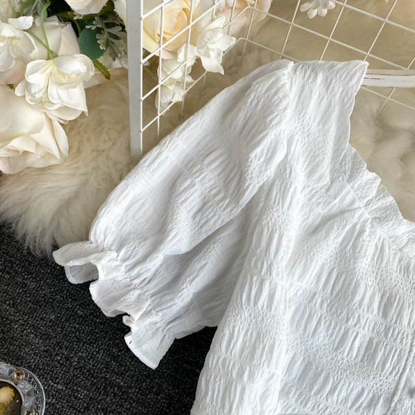 Valge naiste särk lühikeste varrukate ja nööpidega