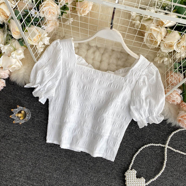 Valge naiste särk lühikeste varrukate ja nööpidega