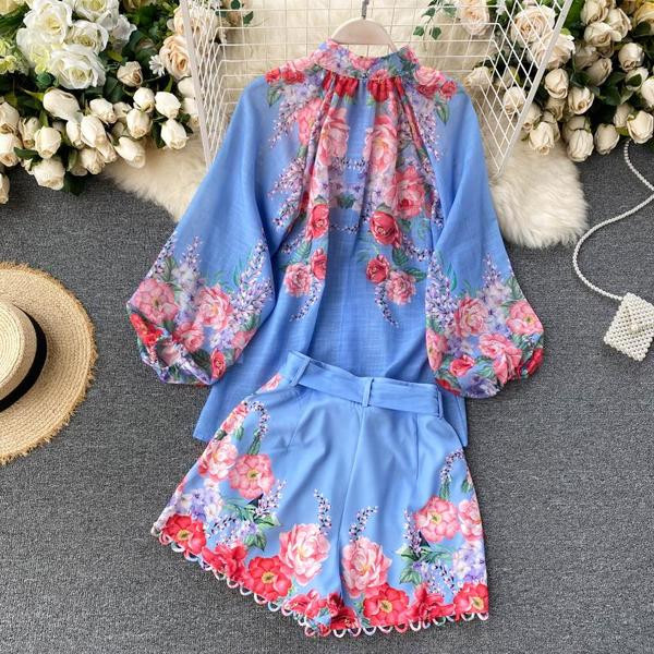 Moodne naiste komplekt pluusist ja pükstest koos vööga