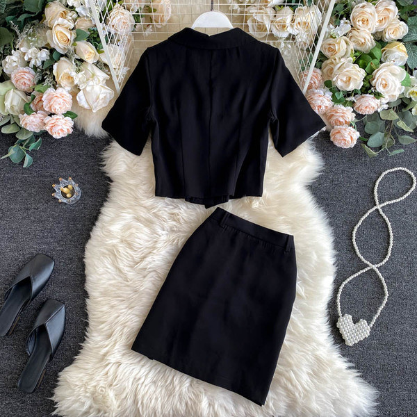 Set de dama neagra din doua piese cu elemente din dantela si lant metalic