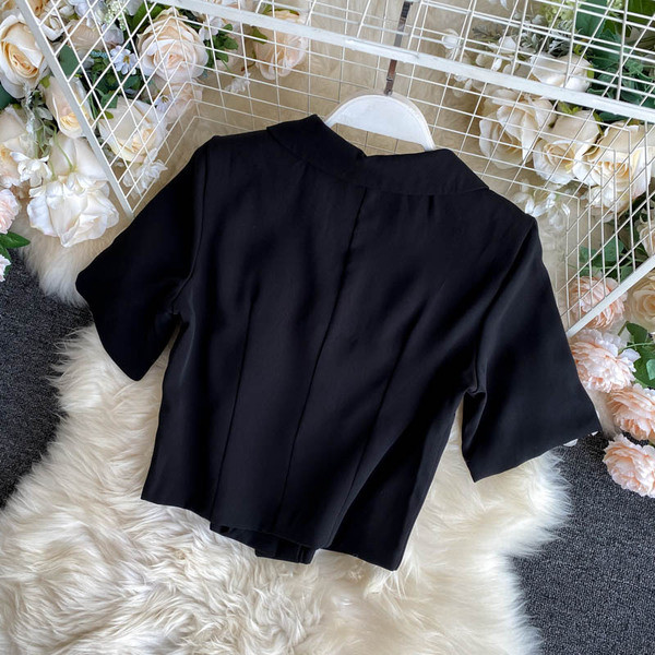 Set de dama neagra din doua piese cu elemente din dantela si lant metalic