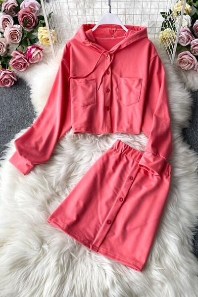 Aktuális női szoknya és ing szett