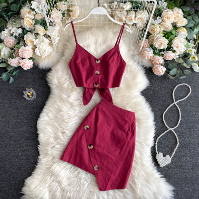 Modern női felső és aszimmetrikus szoknya szett