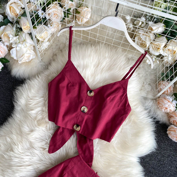 Modern női felső és aszimmetrikus szoknya szett