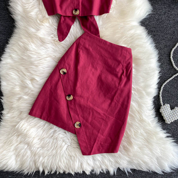 Modern női felső és aszimmetrikus szoknya szett