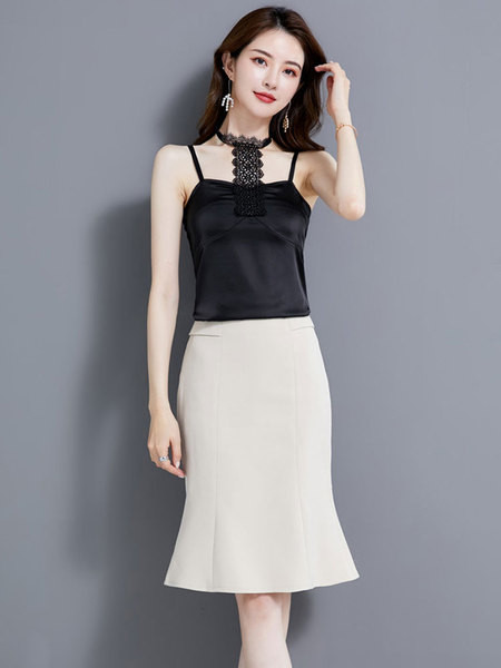 Női szatén felső vékony pánttal és csipkével