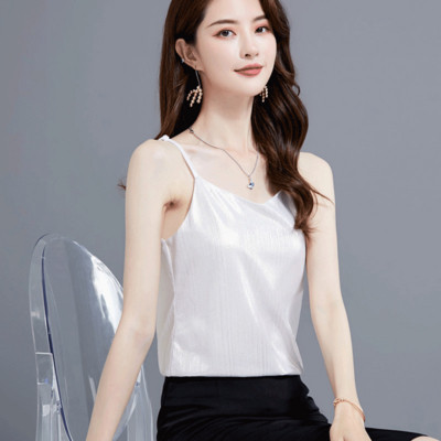 Sieviešu bikses ar spīdīgu efektu un plānām lencēm