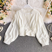 Moderns sieviešu īss krekls ar pogām un ovālu kakla izgriezumu