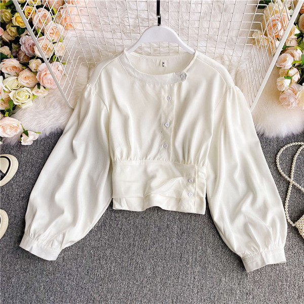 Moderns sieviešu īss krekls ar pogām un ovālu kakla izgriezumu