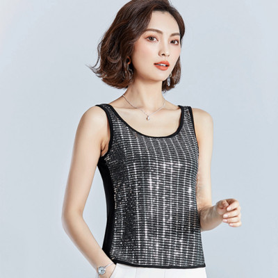 Új modellű női felső, flitterekkel és kerek nyakkivágással